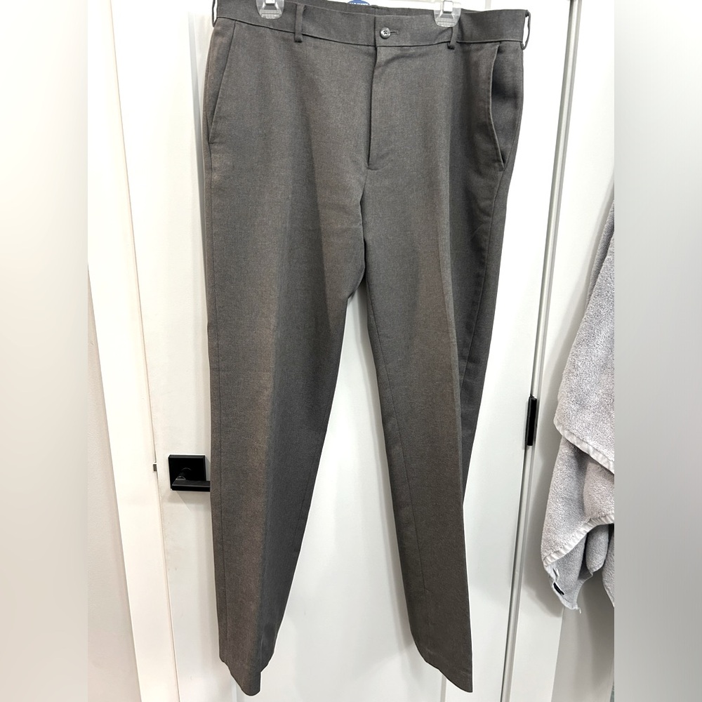 Charcoal Gray Men’s Van Heusen Traveler Dress Pant